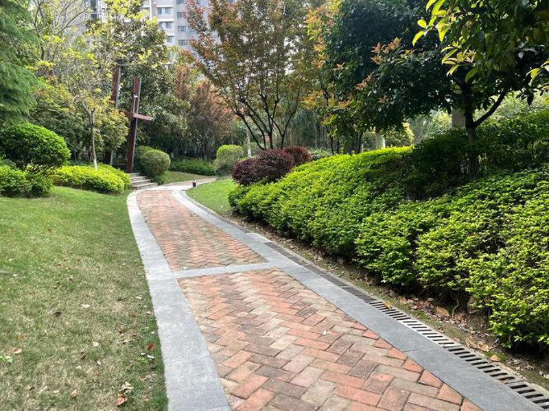 园林绿化工程：城市绿肺的呼吸